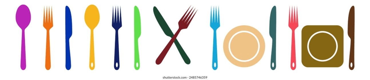 Cuchara y plato de cuchillo de horquilla. Cucharas curvadas de plástico de colores. Cucharas de color helado. Vajilla de estilo plano. Colección de servicio. Placa, tenedor y cuchillo. Servicio de cena.