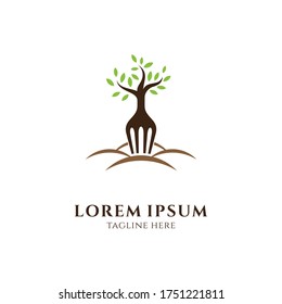 Concepto de logotipo de horquilla y árbol, estilo de logotipo orgánico de lujo, adecuado para comida saludable, negocio de restaurantes, restauración, 
Productos agrícolas, etc.