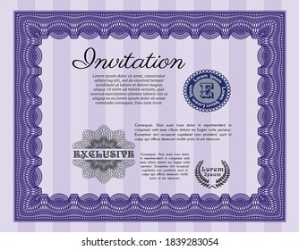Invitación formal. Diseño elegante. Con un fondo complejo. Ilustración vectorial.  Color violeta.