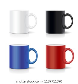 Cuatro tazas de varios colores. Vector de refrigeración de tazas de café