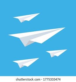 cuatro aviones de papel volando en la ilustración azul del cielo Vector. Símbolo de paz
