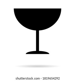 Frágil icono plano con sombra aislada sobre fondo blanco. Símbolo de paquete frágil. Ilustración de vector de etiqueta