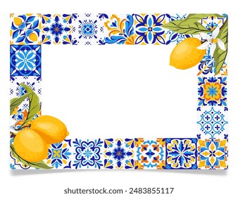 Rahmen mit blauen und weißen Fliesen und Zitronenästen mit grünen Blättern. Traditioneller mediterraner Stil, Blumenrahmen, Einladung, Party, Hochzeit Straßenschilder. Vektorillustration.