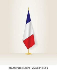 Bandera de Francia en un puesto de bandera. Ilustración vectorial.