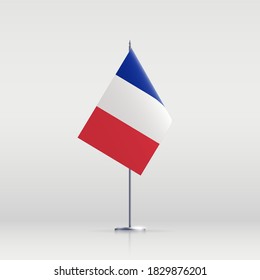 Símbolo del estado de la bandera francesa aislado en un cartel nacional de fondo. Tarjeta de saludo Día Nacional de la Independencia de la República Francesa. Cartel de ilustración con bandera estatal realista de la Quinta República de Francia.