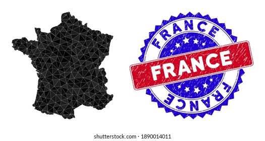 Francia mapea malla poligonal con triángulos rellenos y sello de caucho bicolor texturado. Mapa de Francia de mosaico triangular con modelo vectorial de malla, triángulos con tamaños y posiciones aleatorizados, y tintes de color.