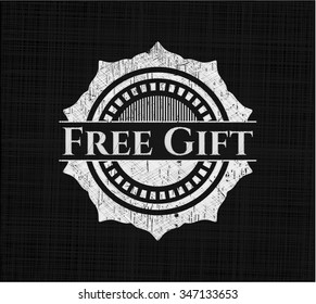 Emblema de tiza de regalo gratuito escrito en una pizarra