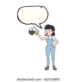 mulher de desenho livre da bolha da fala desenhada em dungarees com café 