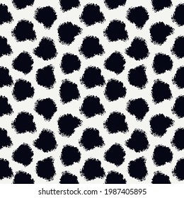 Freehand spots seamless pattern. Animal skin handdrawn print. Wildlife, natural camouflage background. Paint brush texture. Artistic hand drawn structure. Vector organic motif abstract wallpaper