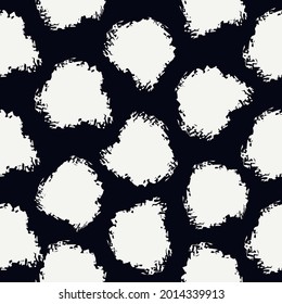 Freehand spots seamless pattern. Animal skin handdrawn print. Wildlife, natural camouflage background. Paint brush texture. Artistic hand drawn structure. Vector organic motif abstract wallpaper