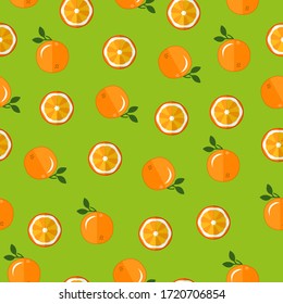 Naranja fresca y brillante sobre un fondo verde