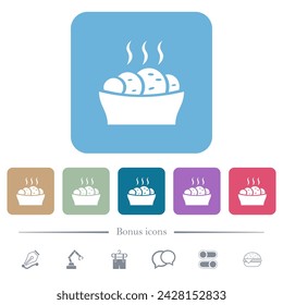 Iconos planos blancos frescos de la torta en fondos cuadrados redondeados del color. 6 iconos de bonificación incluidos