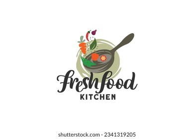 Frische Küche Logo mit einer Kombination aus Bratpfanne oder Wok und Gemüse. Sehr gute Lage für Restaurants, Cafés, Geschäfte etc.