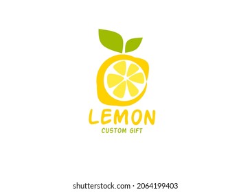 Fruta naranja fresca, trozo de cítricos de pomelo de limón con letra giratoria inspirada en el diseño del logotipo O inicial