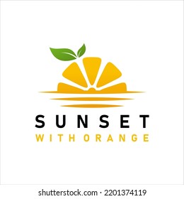 Nuevo concepto de logo de Orange en la puesta de sol de la playa del océano.