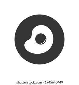 Icono negro de huevo frito en fondo blanco