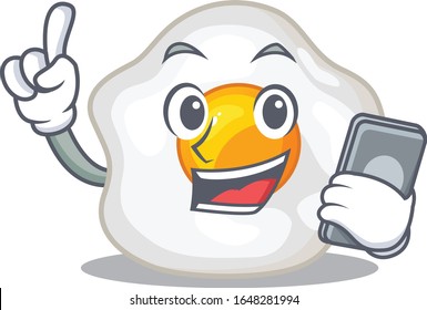 Fried Ei Cartoon Design-Stil sprechen auf einem Telefon
