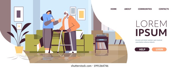 enfermería amigable o voluntario que apoya a ancianos con servicios de cuidado en casa para caminantes y apoyo social