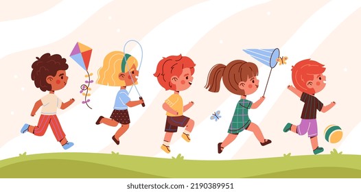 Amigos en la caminata exterior. Niños y niñas con diferentes juguetes corren uno tras otro por el camino en el parque. Grupo de niños con pelota, saltando cuerda y jugando cometas. Dibujo vectorial plano de dibujos animados