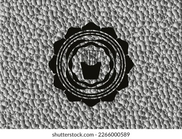 Pommes frites Symbol in realistischem dunklem Emblem mit grauem Hintergrund. Vektorgrafik. Detaillierte Angaben. 