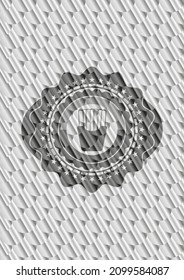 icono de patatas fritas dentro de la insignia de color plata. Patrón de escalas. Ilustración vectorial. Detallado. 