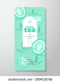 Plantilla de etiqueta de té de frutas y bayas. Diseño de empaquetado de vectores abstracto con sombras realistas. Cocotero de mano esculpida con mitad y hojas de estilo de las Silhouettes de fondo. Aislado.