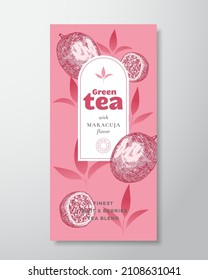 Vorlage für das Etikett "Obst und Beeren". Abstraktes Vector Packaging Design Layout mit realistischen Schatten. Handgezeichnete Maracuja oder Passion Obst und Tee Blätter Dekor Silhouetten Hintergrund. isoliert