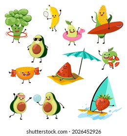 Personajes de frutas divertidos en ilustraciones de vectores de playa. Surf de fresa, maíz con tabla de surf, aguacate jugando al voleibol aislado de fondo blanco. Verano, concepto deportivo