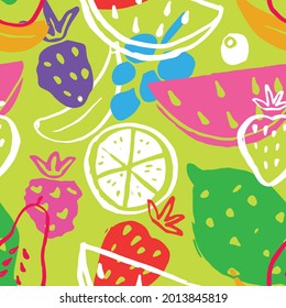 Patrón de frutas sin fisuras, colección de frutas jugosas, manzana, pera, fresa, rodaja naranja, melocotón, ciruela, plátano, sandía, papaya, uva, fondo de limón y bayas, ilustración vectorial.