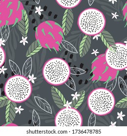 Fruchtnahtloses Muster, Drachenfrucht mit Blättern, Blumen und abstrakten Elementen auf dunkelgrünem Hintergrund. Sommer lebhaftes Design. Exotische tropische Früchte. Farbige Vektorgrafik