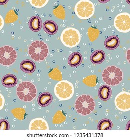 Fruity seamless pattern with strawberry, kiwi, orange and grapefruit. Fruit with ice. Cocktail pattern.