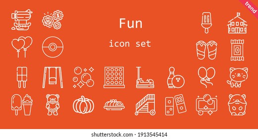 conjunto de iconos divertidos. estilo de icono de línea. íconos divertidos relacionados como kindergarten, aerolíneas, caramelos, globos, hámster, boliche, pólvora, swing, helado, escalera, béisbol, tarta, gato, tic tac, trabajo