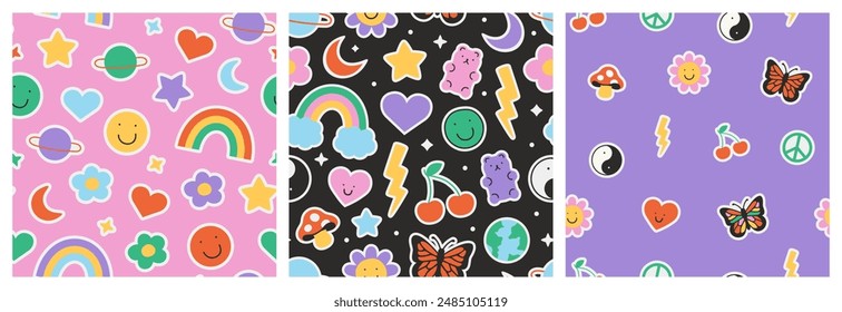 Conjunto de patrones sin fisuras de la etiqueta engomada retro divertida. Fondo del icono del doodle de los años 90 de moda con la flor, la cara feliz y la mariposa. Colorido Fondo de pantalla de etiqueta de arte vintage groovy, fresco símbolo de emoticono de impresión. 