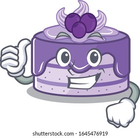 Graciosa tarta de arándano que hace gesto a Thumbs