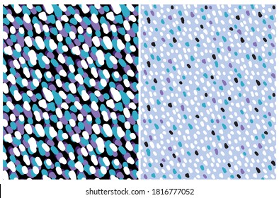 Funny farbenfrohe geometrische Nahtlose Vektormuster. Weiße, schwarze, violette und blaue handgezeichnete Spots auf schwarz-pastellblauem Hintergrund. Lieblich Infantile Irreguläre Doodle Print.