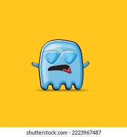 Gracioso monstruo del fantasma azul sonriente lindo aislado en el fondo naranja. Caricatura dibujada a mano del personaje fantasma rosa con los ojos y la boca, emoji lindo. Funky elemento espiritual de Halloween.