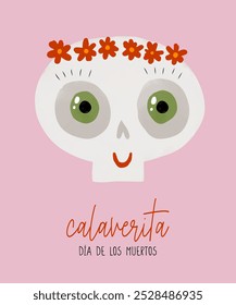 Engraçado Impressão De Halloween Com Calaverita. Ilustração de vetor desenhada à mão de Halloween com crânio bonito em coroa floral. Crânio feliz em um fundo cor-de-rosa pastel. Dia de los Muertos - Dia dos Mortos. RGB