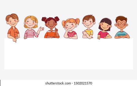 Niños divertidos. Colección vectorial de chicos y chicas lindas. Grupo multiétnico de niños felices. Diferentes iconos de caricatura