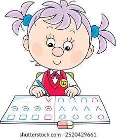 Menina engraçada sentada em sua mesa na aula da escola primária e escrevendo em um caderno, ilustração de desenhos animados vetoriais sobre um fundo branco