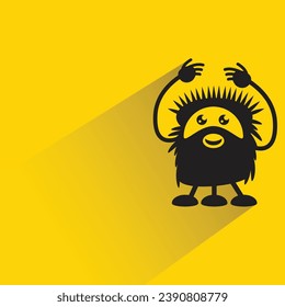 lustiges Monstersymbol mit Schatten auf gelbem Hintergrund
