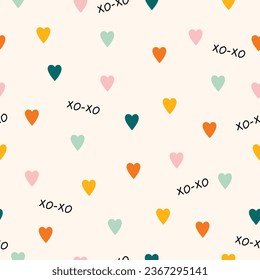 Funny multicolored hearts seamless pattern. Random cute pattern in retro style. Simple vector hearts and hand lettering xo xo. Creative design for fabric, notebook, gift wrapping.