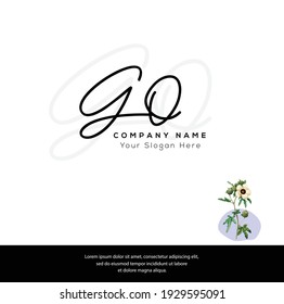 G O GO Escritura inicial de la letra y logotipo de la firma. Logo inicial del vector de belleza .Moda, boutique, floral y botánica