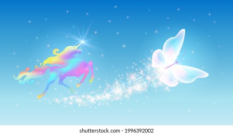 Gallopingiridescent Unicorn mit luxuriöser Wickelmane und fliegendem, transparentem Märchenschmetterling auf dem Hintergrund des Fantasy-Universums mit funkelnden Sternen