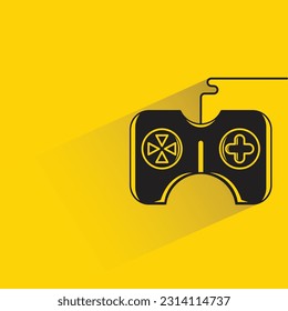 Game-Joystick mit Schatten auf gelbem Hintergrund