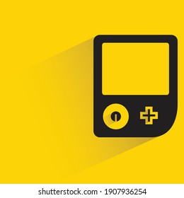 gamepad con sombra de caída sobre fondo amarillo