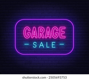 Garage Sale Neonzeichen in Sprechblase auf Ziegelwand Hintergrund.