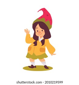 gnomo de jardín o enana pequeña linda niña en sombrero triangular, ilustración vectorial plana aislada en fondo blanco. Un cuento de hadas fantasmagórico es un personaje femenino.