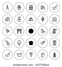 Garden icon set. collection of 25 outline garden icons with banana, bucket, cactus, fence, gate, greenhouse, flower, garden fork, gardener, flowers icons. editable icons.