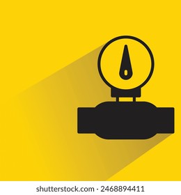 indicador e icono de canalización con sombra sobre fondo amarillo