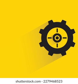 engranaje con sombra sobre fondo amarillo